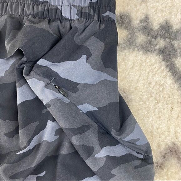 Athleta Printed Mesh Racer Run Short 4” - Picture 9 of 9